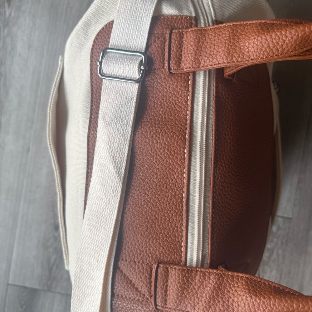 Graf Lantz Faux Leather & Canvas Weekender Summer Tote - Picture 10 of 15